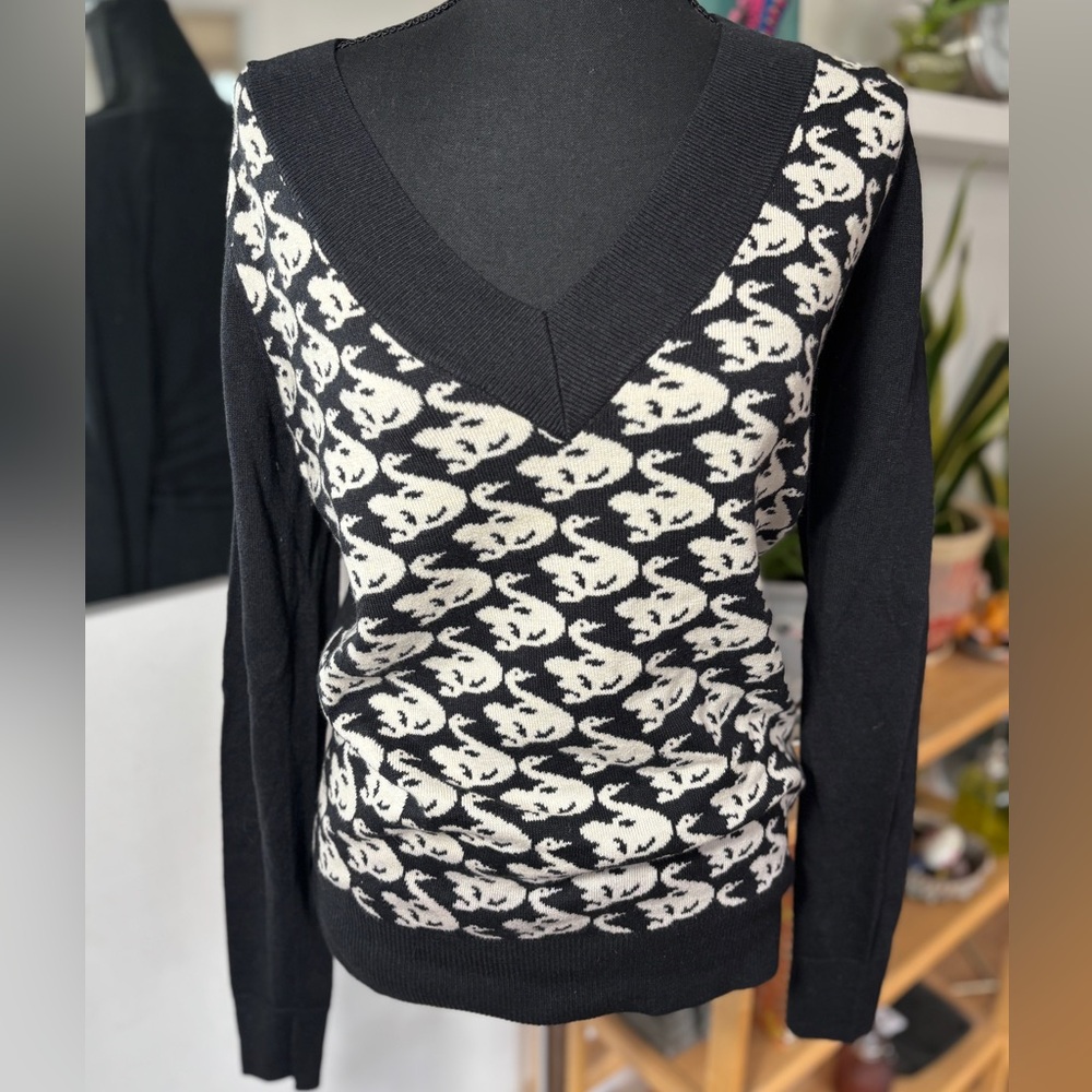 QuickSilver Signature Swan Sweater SZ M Blk/Wt V Neck Excellent Used Condition